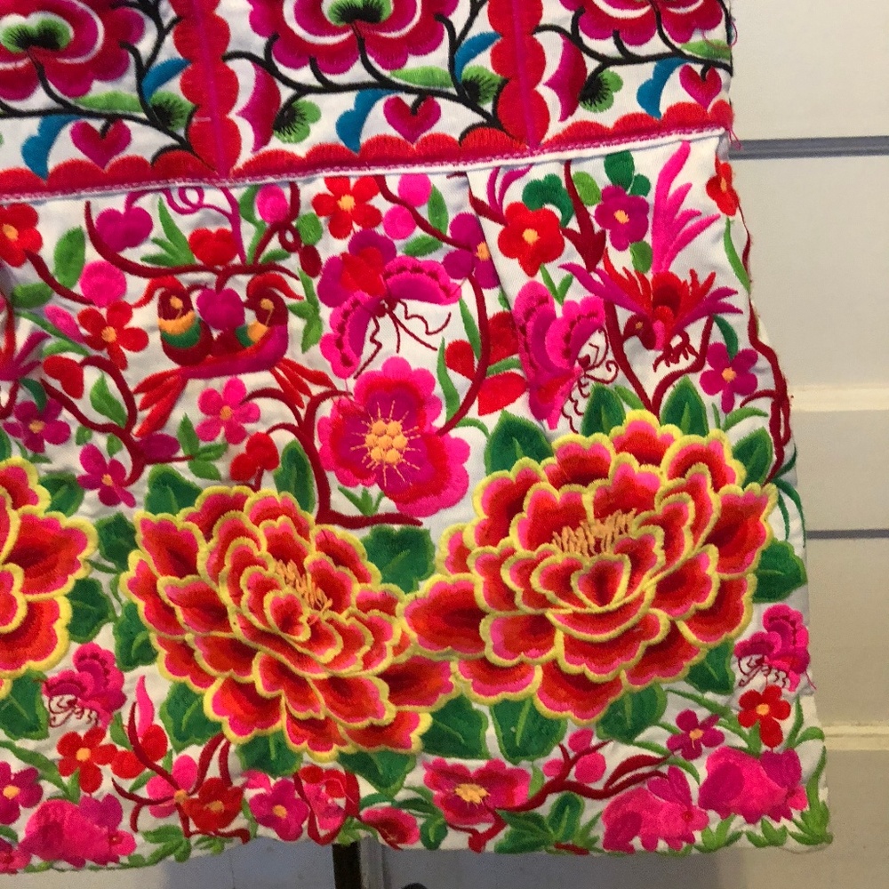 Cambodia artisanal embroidered big floral tote - Picture 8 of 8